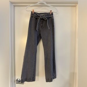 Cropped high-waisted pants with removable tie belt in dark grey